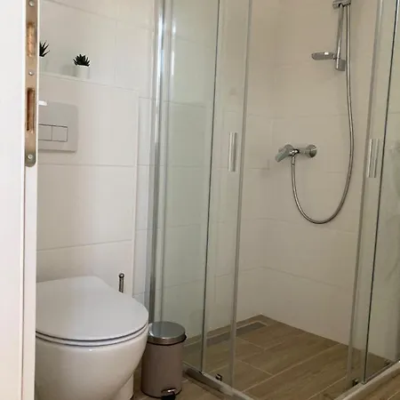 Rizling Apartmanhaz**** דירה