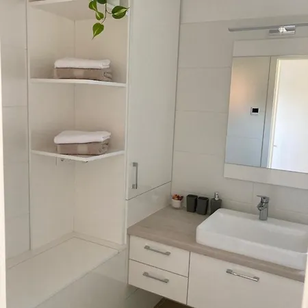 Rizling Apartmanhaz**** * Balatonalmádi