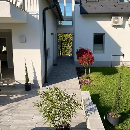 Rizling Apartmanhaz**** * Balatonalmádi